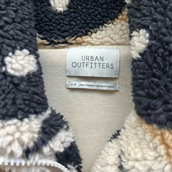 Urban Outfitters Olivia Sherpa Jacket Small Yin Yang Y2K Indie Cozy Teddy RARE - Picture 5 of 11